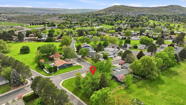 Property Photo:  500 Meadows Drive South  WA 99352 