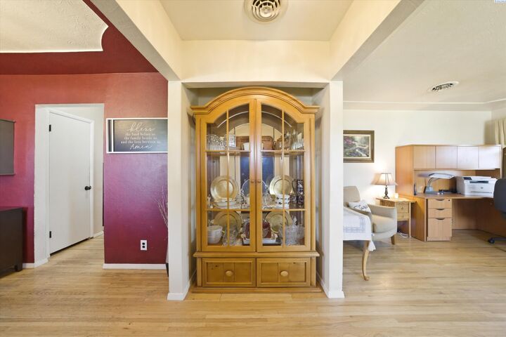 Property Photo:  1721 W 12th Ave  WA 99337 