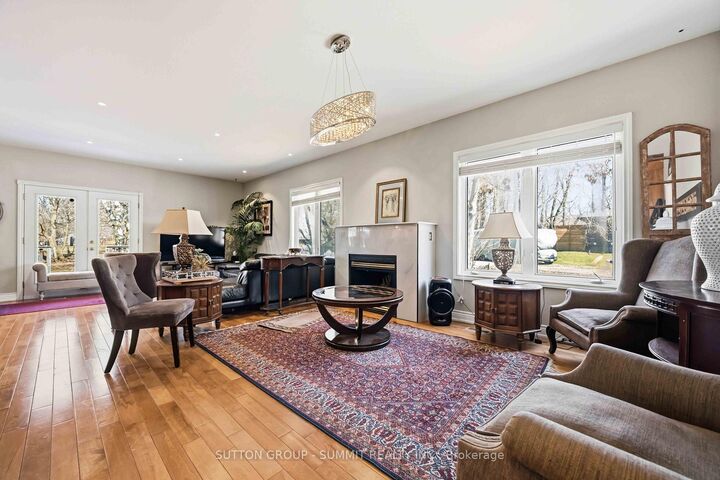 Property Photo: 4932 Aurora Road ON L4A 7X4