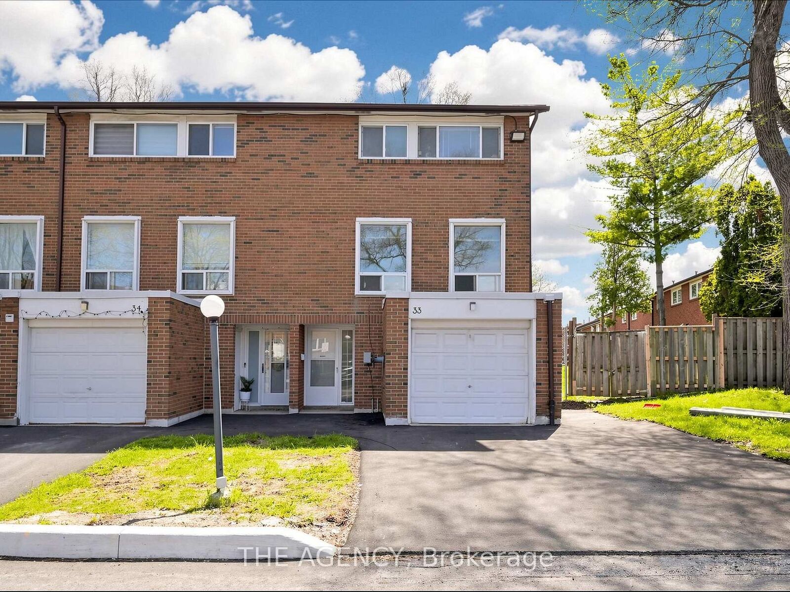 Property Photo: 1559 Albion Road #33 ON M9V 1B2