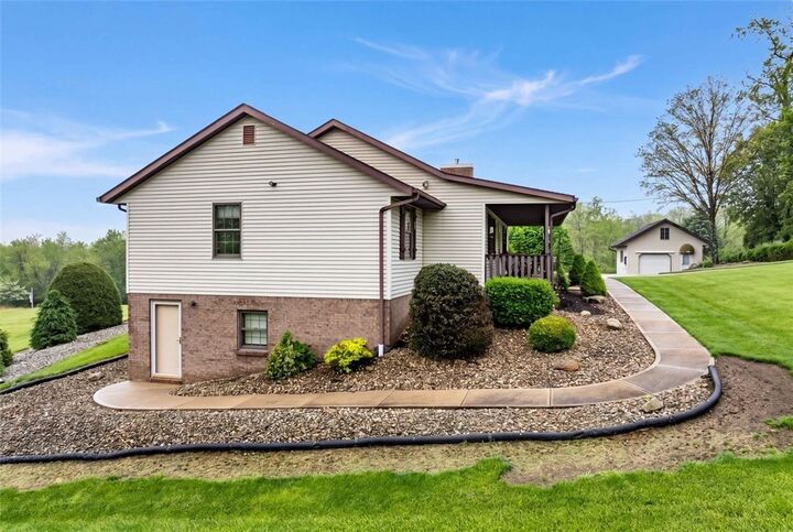 Property Photo:  873 Linden Rd  PA 15330 