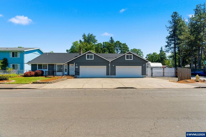 Property Photo: 778 49th Av SE OR 97317