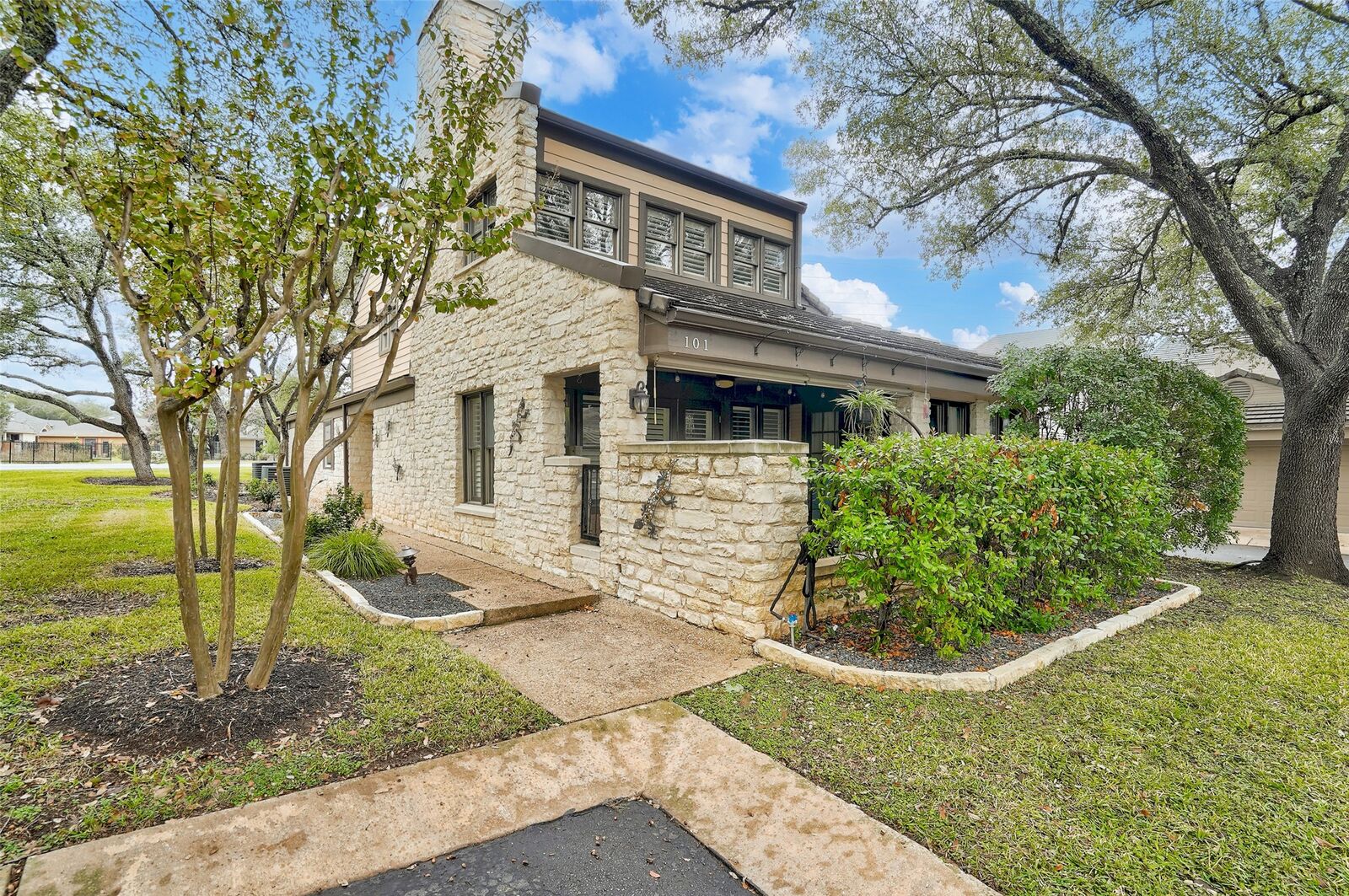 Property Photo:  101 West Eagle Drive 101  TX 78738 