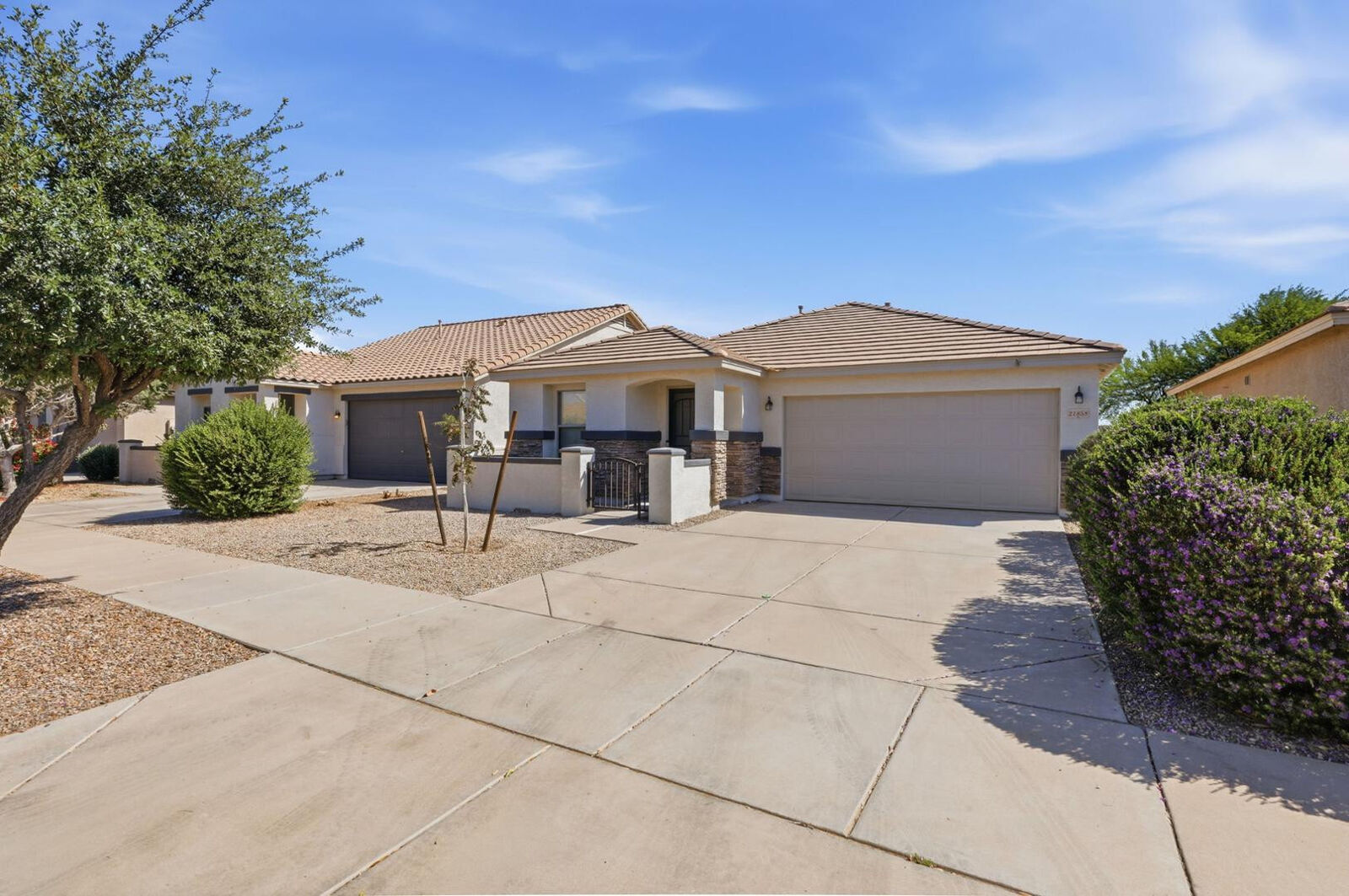 Property Photo:  21858 E Puesta Del Sol  AZ 85142 