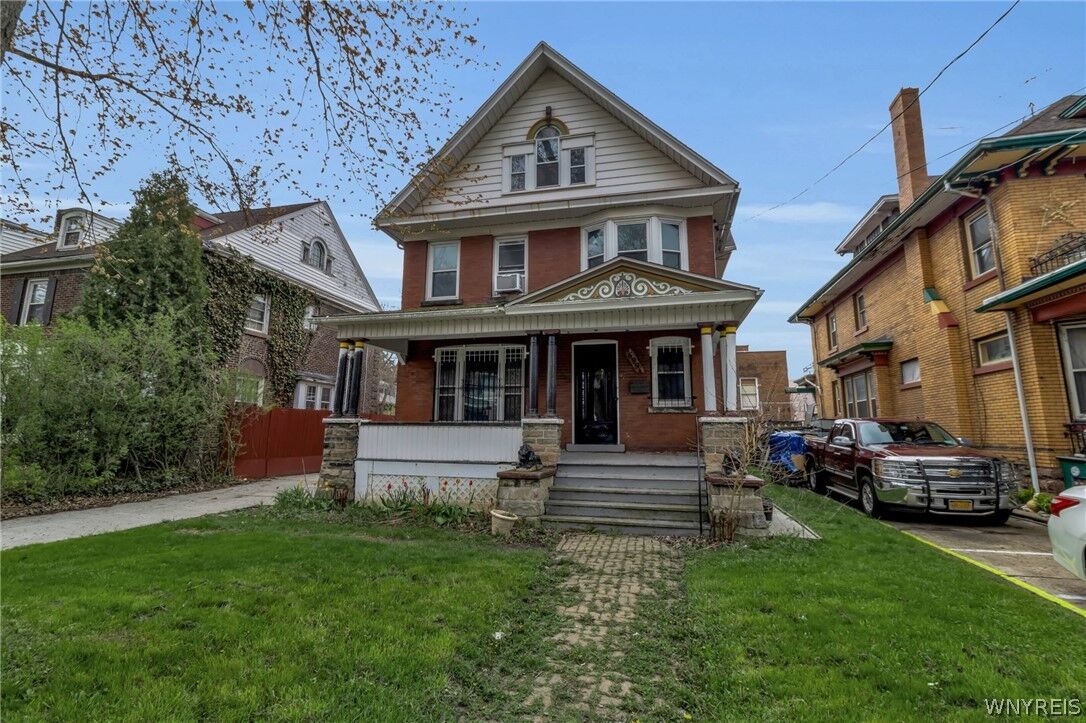 Property Photo:  699 Chilton Avenue  NY 14301 