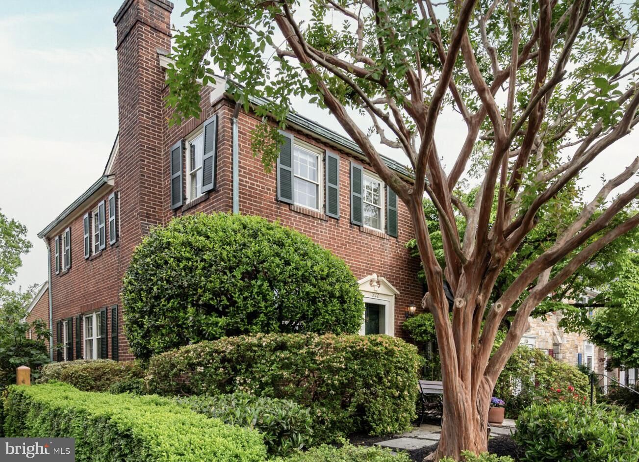 Property Photo: 922 S Saint Asaph Street VA 22314
