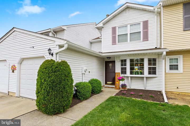 Property Photo:  20 Gloucester Court  NJ 08505 