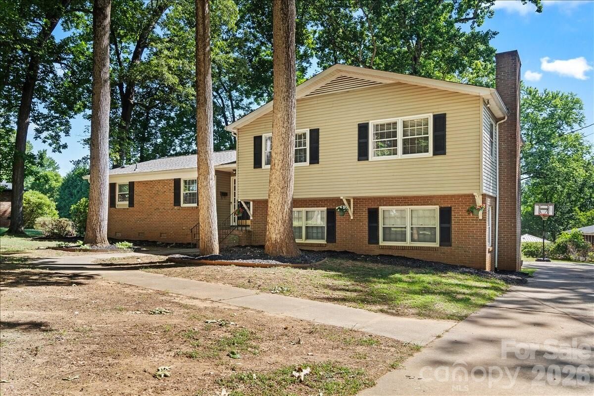 Property Photo:  2010 Saratoga Drive 5  NC 28056 