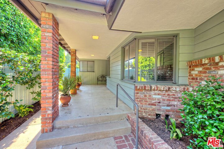 Property Photo:  221 S Carmelina Ave  CA 90049 