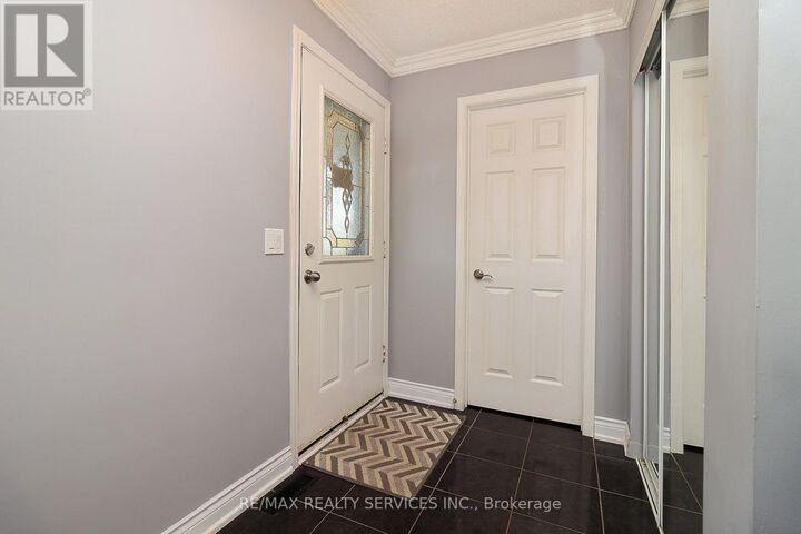 Property Photo: 2088 Leanne Boulevard 15 ON L5K 2S7