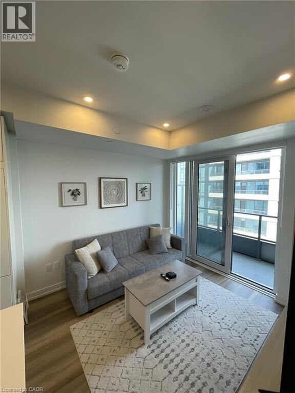 Property Photo: 15 South Wellington Street South 1701 ON N2G 0E4