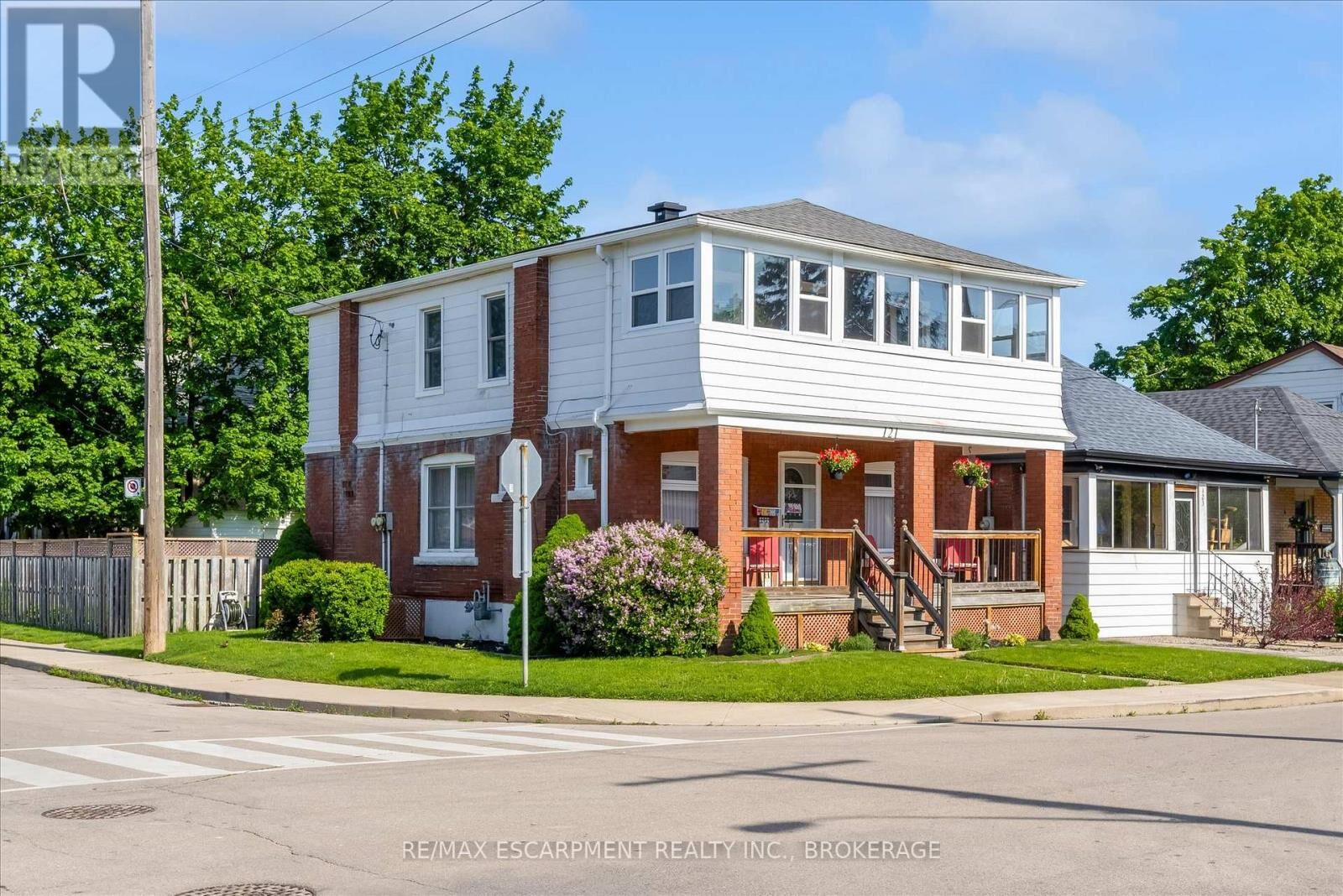 Property Photo: 121 Edgemont Street North ON L8H 4E2