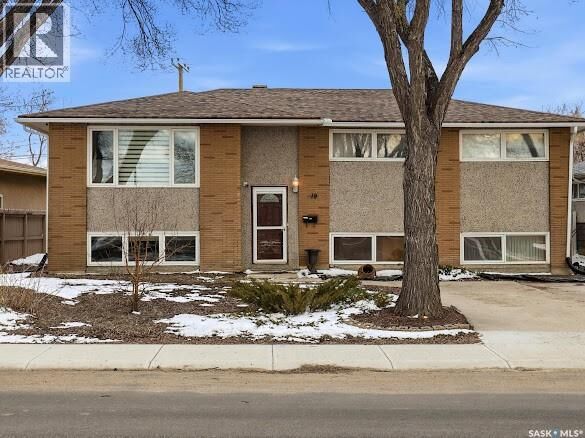 Property Photo:  19 Dixon Crescent  SK S4N 1V3 