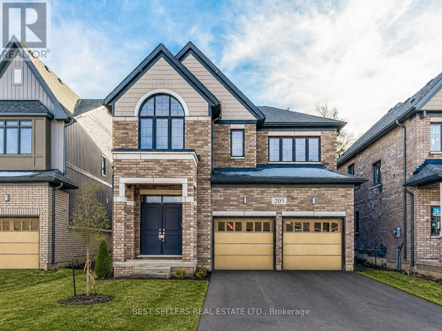 Property Photo:  205 Dingman Street  ON N0G 1A0 