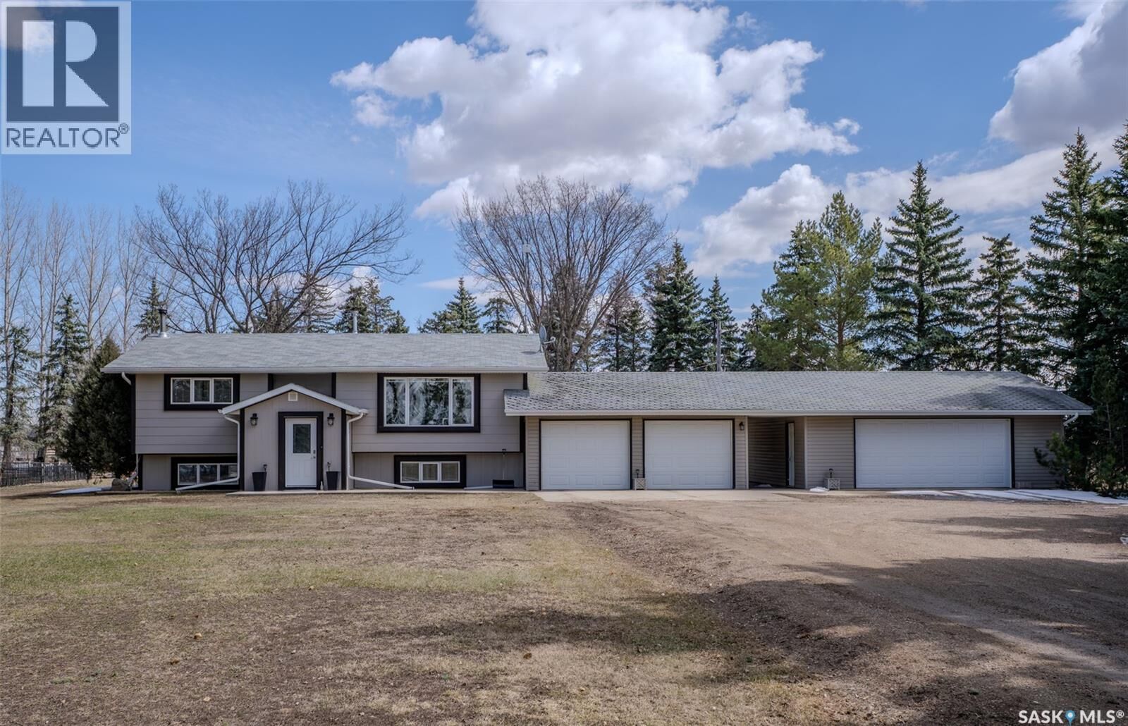 Property Photo:  Isle Acreage  SK S7K 3J5 