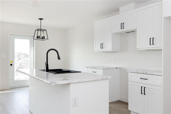 Property Photo:  69 Kootenay Way  MB R5G 2Y1 