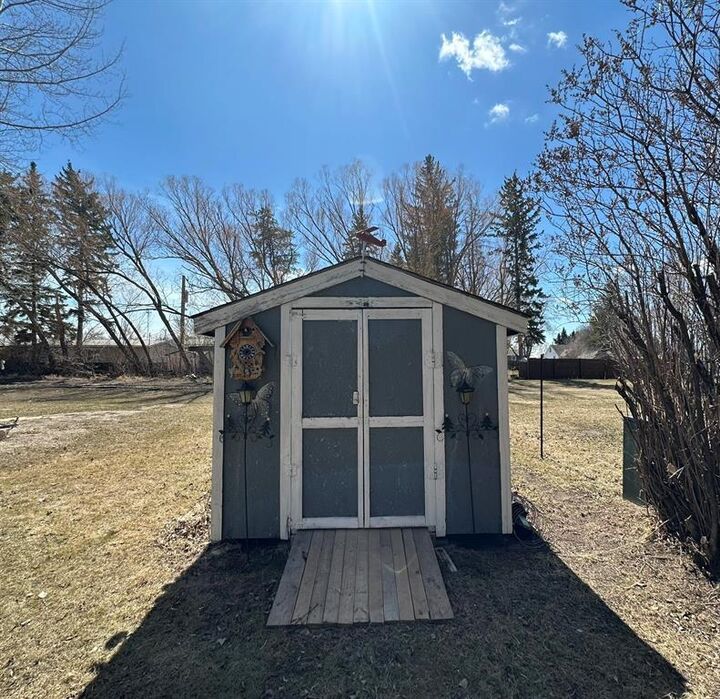 Property Photo:  23 Westpark Place  MB R0J 1H0 