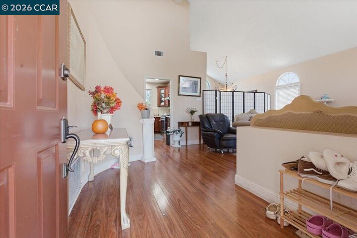 Property Photo:  330 Bartlett Ct  CA 94585 