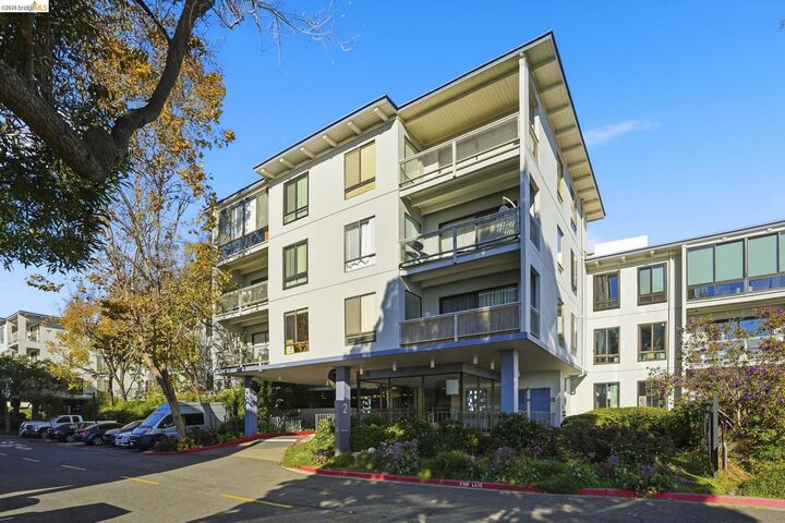 Property Photo:  2 Admiral Drive B276  CA 94608 