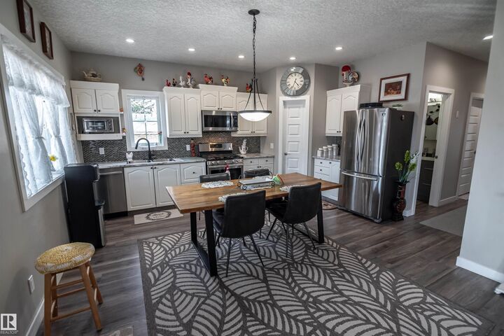 Property Photo:  5007 57 Street  AB T0E 0A0 