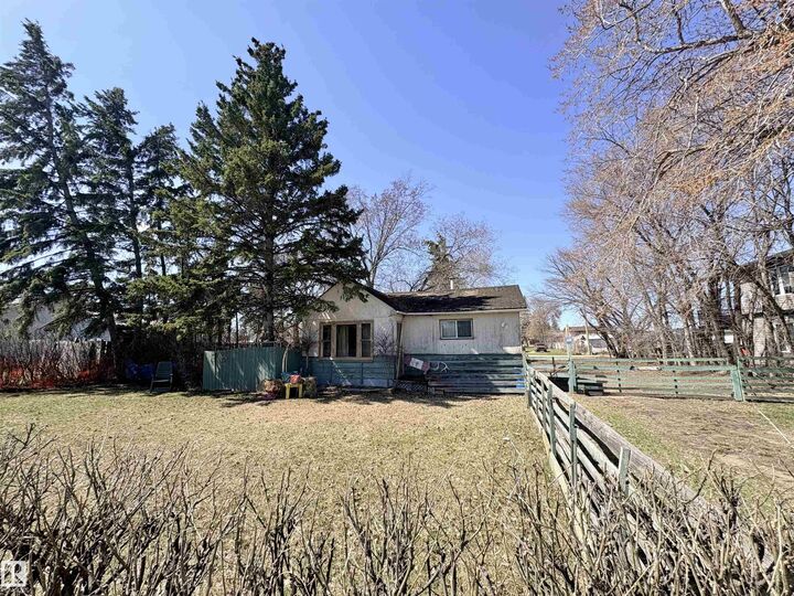 Property Photo:  5010 50 Street  AB T0A 1H0 