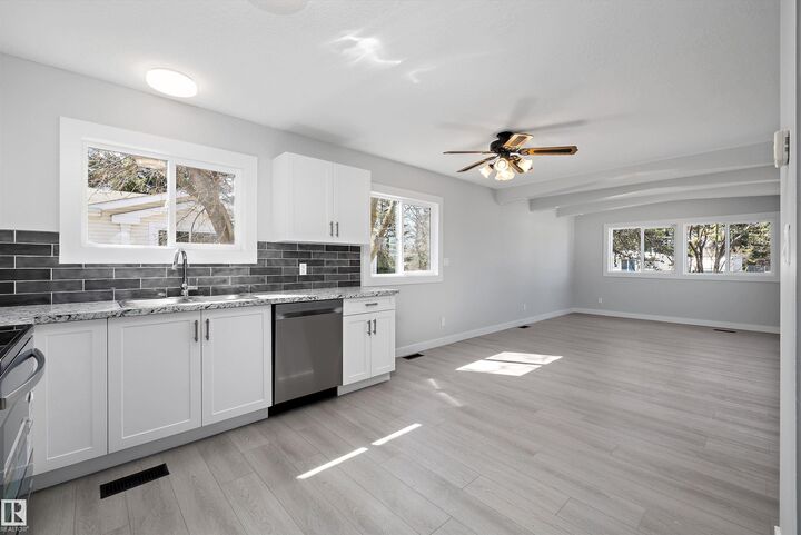 Property Photo:  44 Rim Road NW  AB T6P 1G7 
