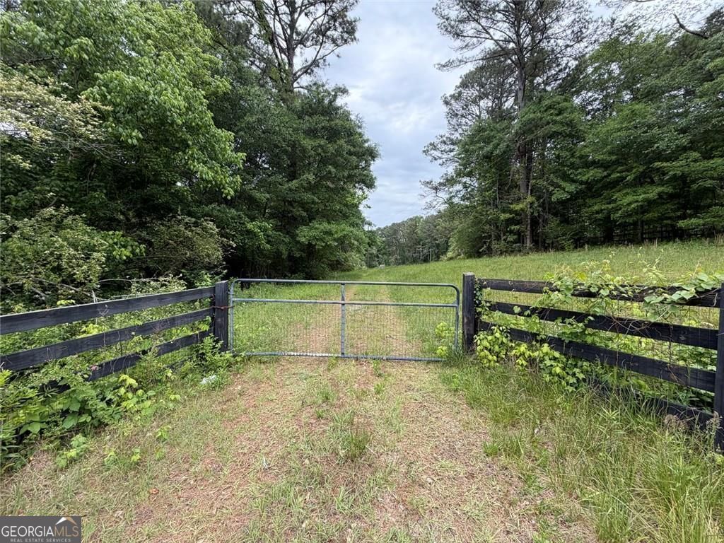 Property Photo:  565 Avery Road  GA 30115 