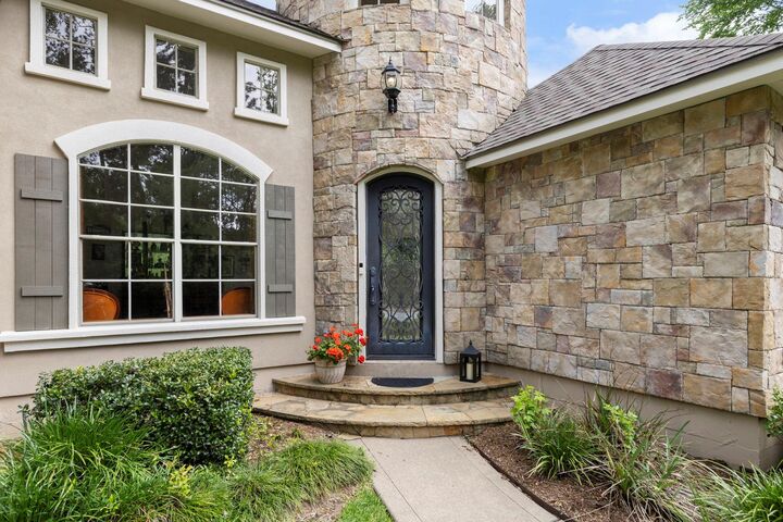 Property Photo: 107 E Mirror Ridge Circle TX 77382