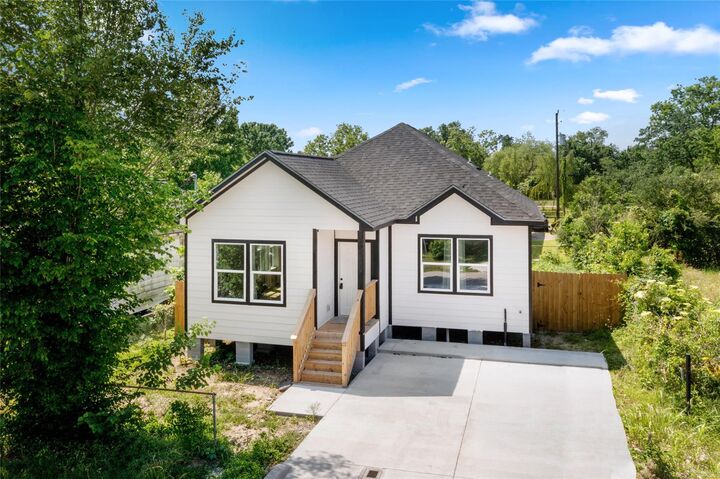 Property Photo:  3220 Josephine Street  TX 77026 