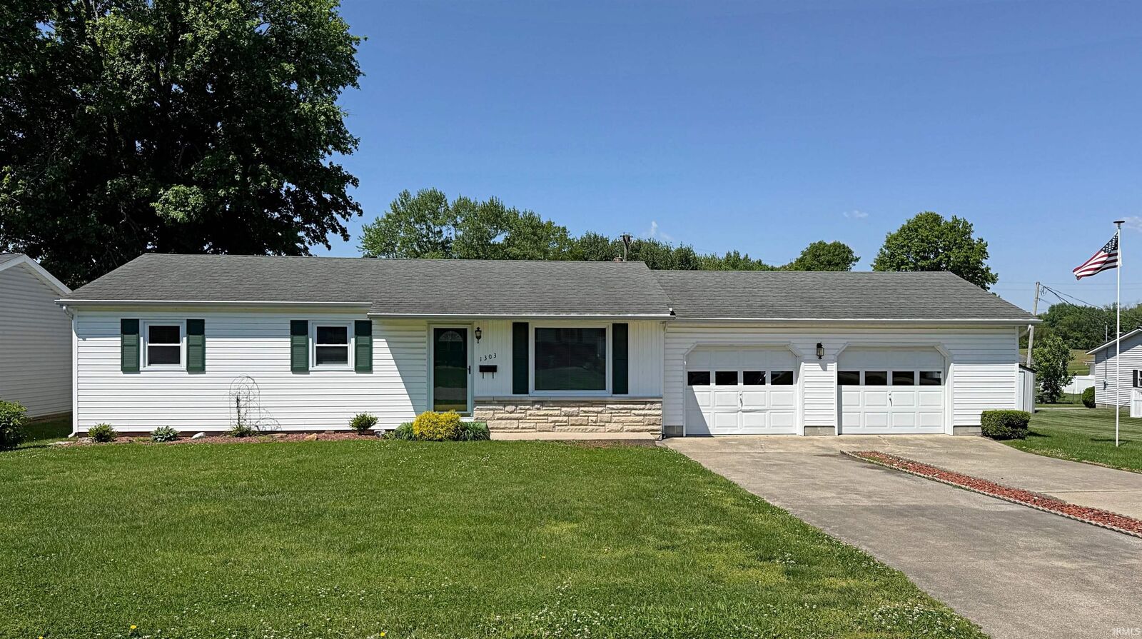 Property Photo:  1303 NE 4th Street  IN 47501 