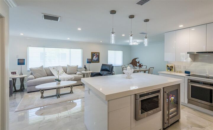 Property Photo:  1900 Benjamin Franklin Drive V11  FL 34236 