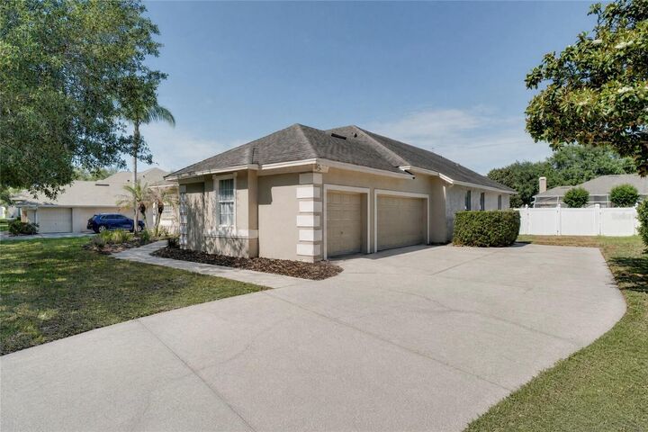 Property Photo:  3820 Norbury Court  FL 32835 