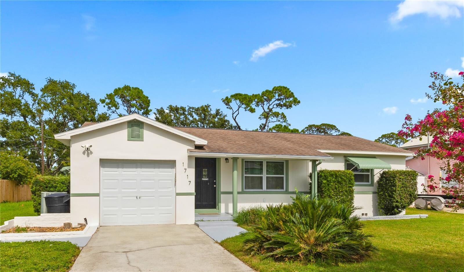 Property Photo: 1717 Oxford Street N FL 33710