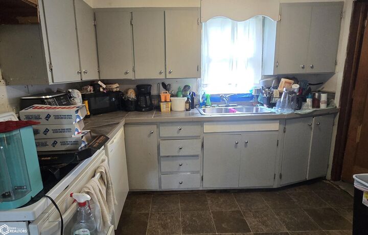 Property Photo:  1516 Crawford Street  IA 50036 