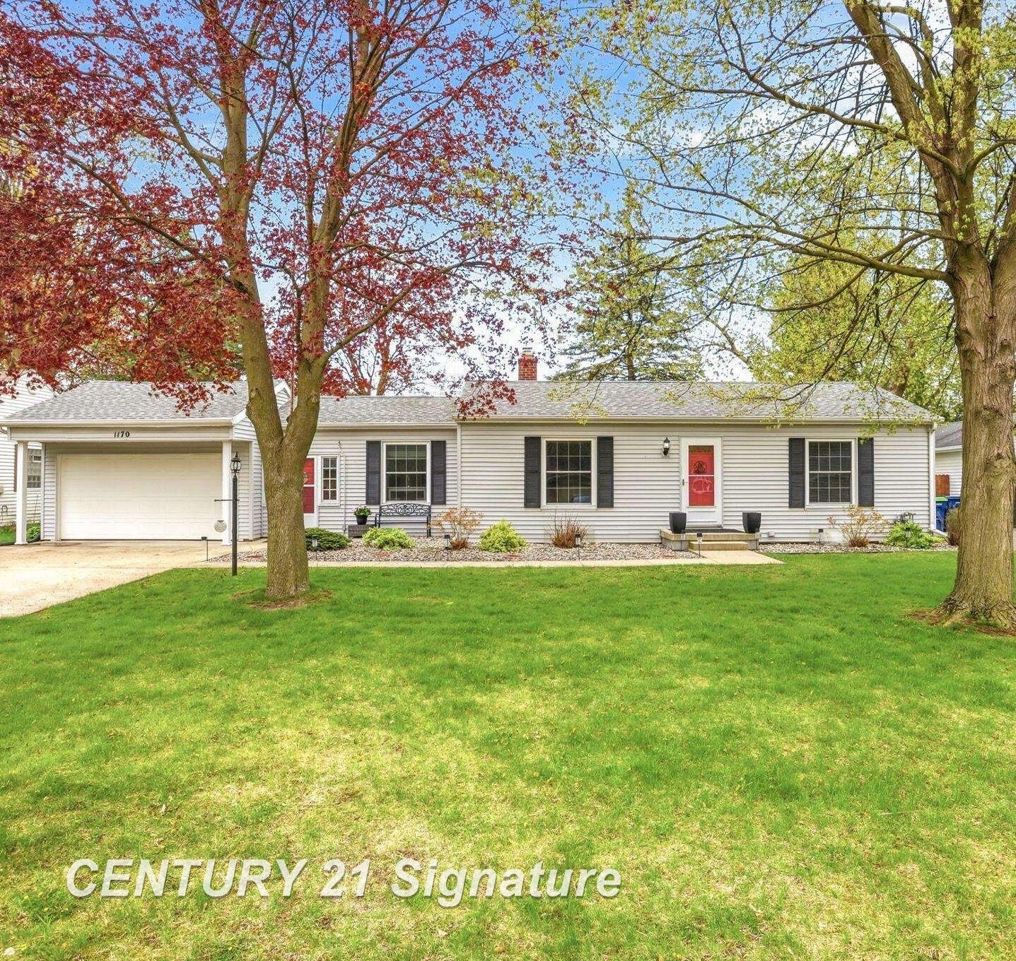 Property Photo:  1170 Avalon Avenue  MI 48638 
