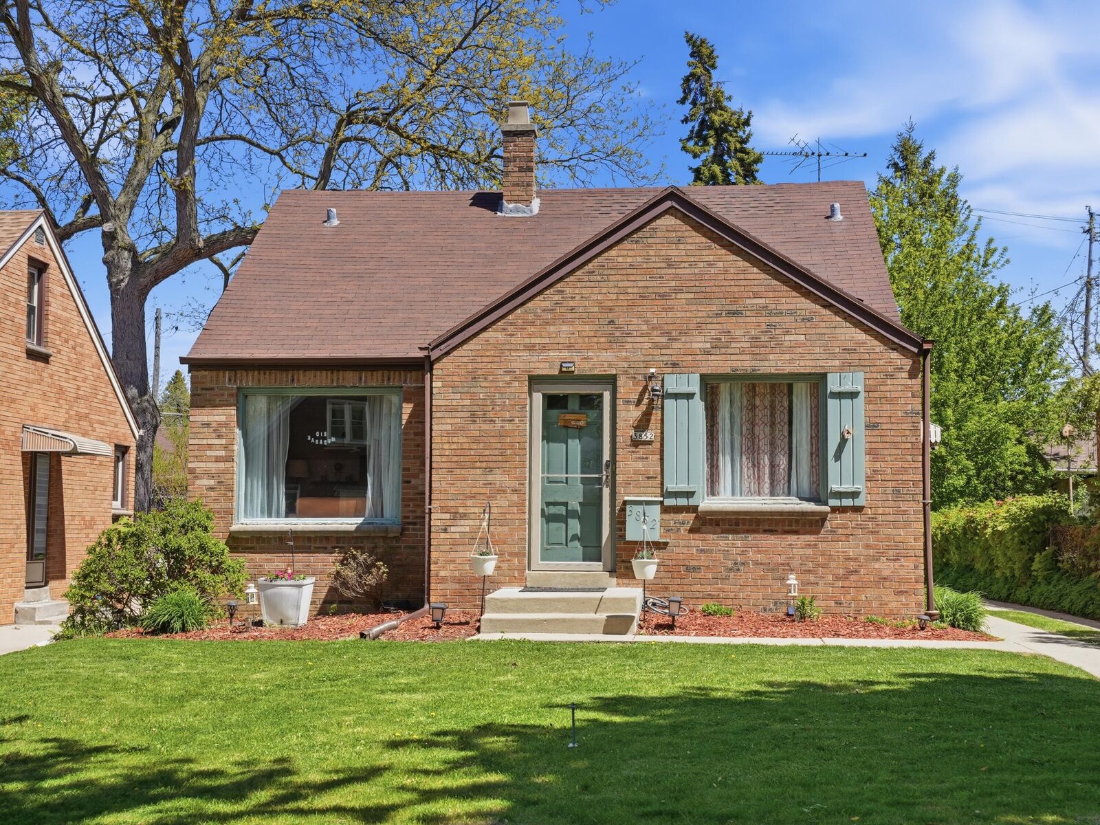 Property Photo:  3852 S 1st St  WI 53207 