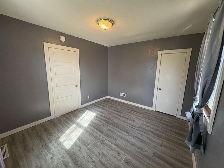 Property Photo:  516 22nd St NW  ND 58703 
