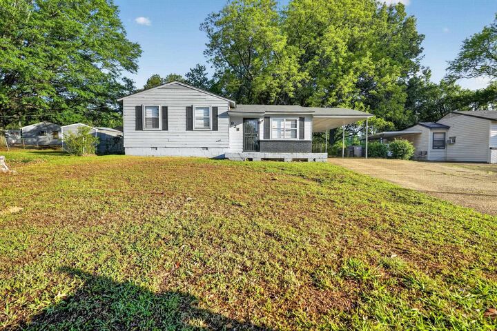Property Photo:  928 Leacrest Ave  TN 38109 