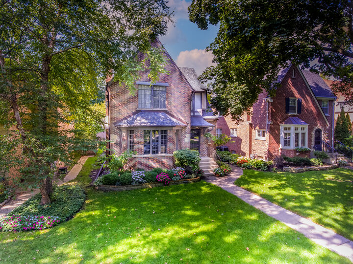 Property Photo:  2512 Lawndale Avenue  IL 60201 