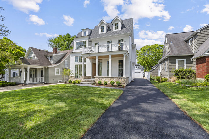 Property Photo:  6 S Elm Street  IL 60521 