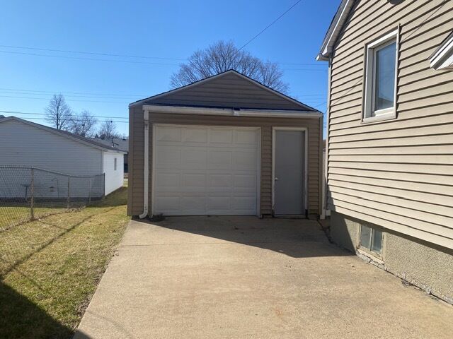 Property Photo: 325 W 3rd Street IL 61362