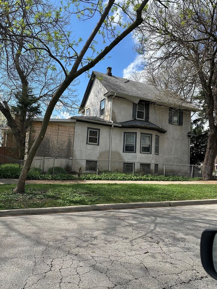 Property Photo:  5901 W Berenice Avenue  IL 60634 