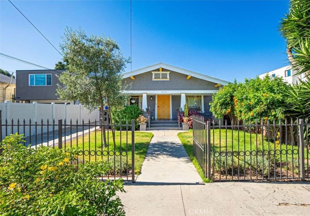 Property Photo:  1610 N 36th N  CA 90018 