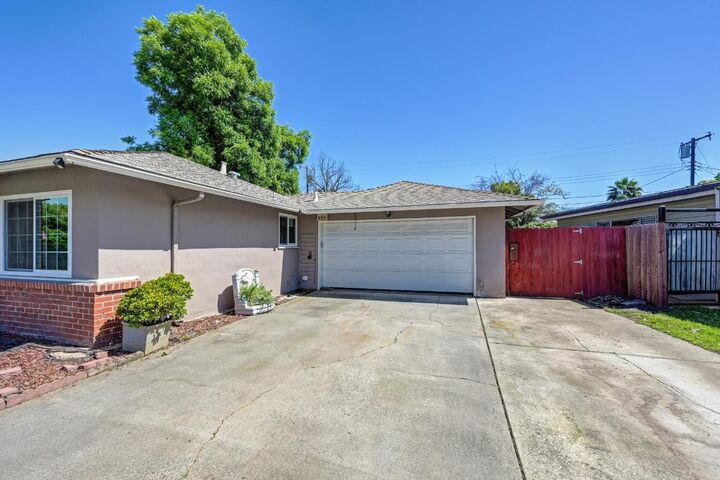Property Photo:  2560 Carson Way  CA 95821 