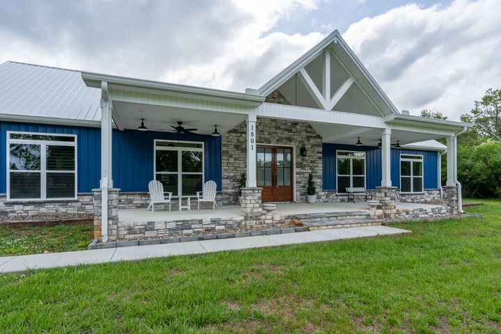 Property Photo:  1801 Twin Caves Dr  TN 37091 
