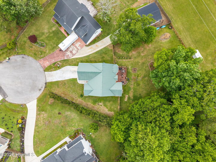 Property Photo:  405 W Regent Court  NC 28546 