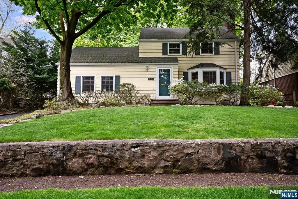 Property Photo:  593 Ridgeland Terrace  NJ 07631 