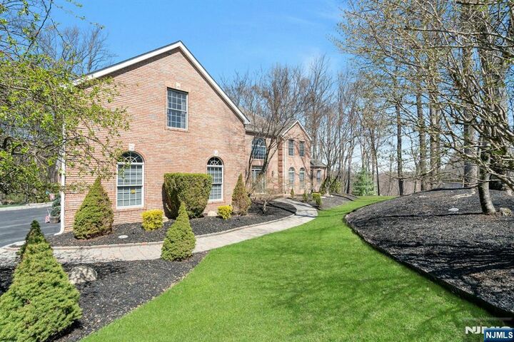 Property Photo:  13 Greenfield Hill  NJ 07871 