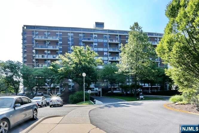 Property Photo:  1 Horizon Road 619  NJ 07024 