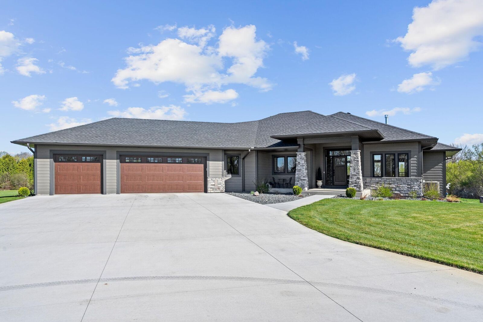 Property Photo: 11108 County Road 152 MN 55322